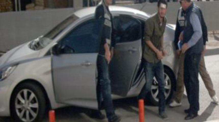 BDP Alanya İl&ccedil;e binası &ouml;n&uuml;nde 2 polisi yaralayan zanlı serbest