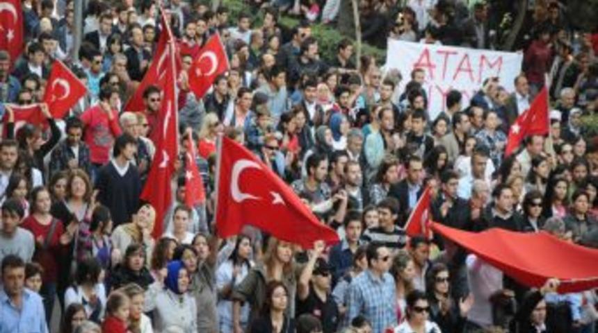 İnternet aracılığıyla toplanıp terörü protesto ettiler