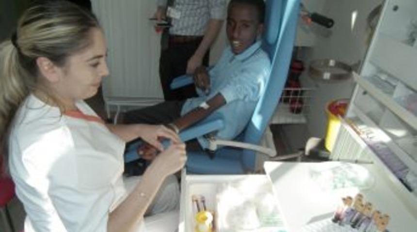 Somalili &ouml;ğrenciler sağlık kontrol&uuml;nden ge&ccedil;irildi