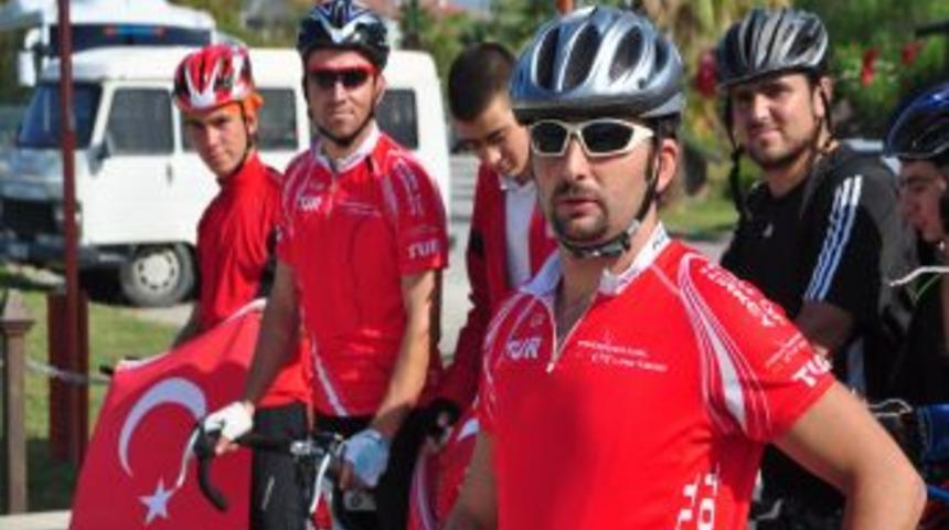 Ter&ouml;r&uuml; pedal &ccedil;evirerek protesto ettiler