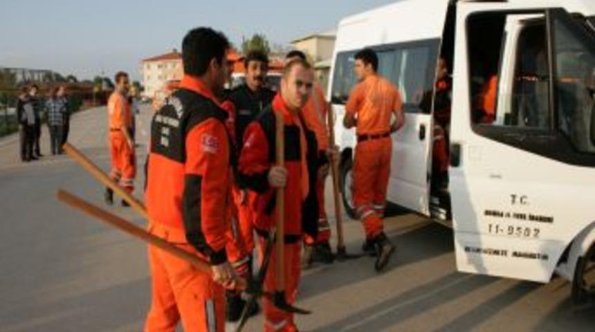 Bursa’dan 30 kişilik ekip, 6 araçla Van’a hareket etti