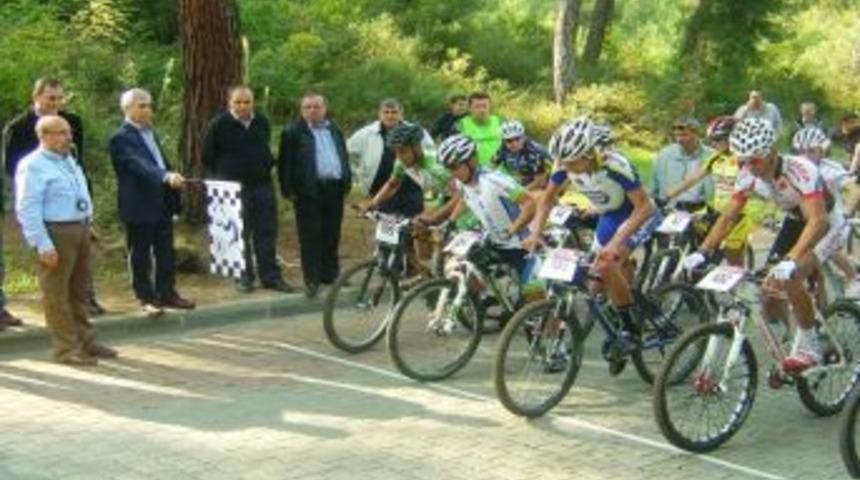 Nilüfer’de dağ bisikleti yarışında kıyasıya mücadele