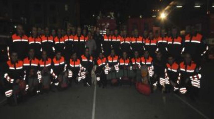 İzmir'den Van'a yardım k&ouml;pr&uuml;s&uuml;