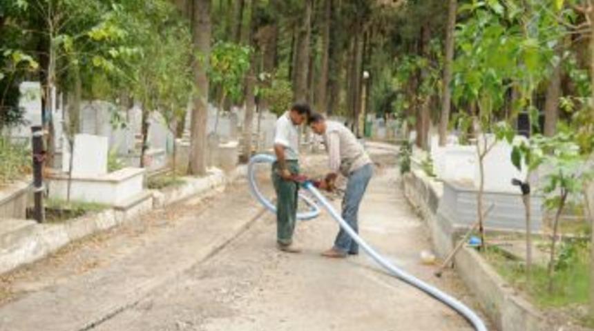 Balıkesir Baş&ccedil;eşme Mezarlığı'ndaki su şebekesi yenileniyor