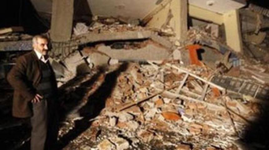 Van gece boyu beşik gibi sallandı