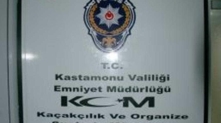 Okul &ouml;n&uuml;nde uyuşturucu hap ele ge&ccedil;irildi