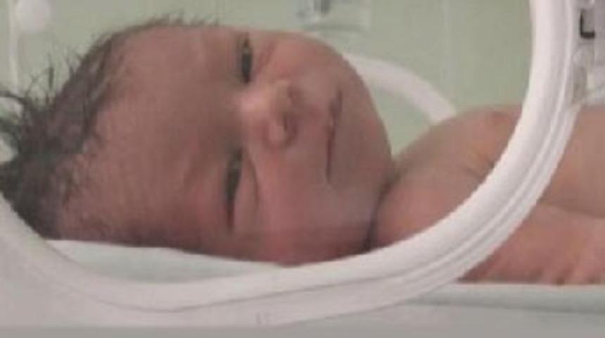 Doğum yapan annenin imdadına polisler yetişti