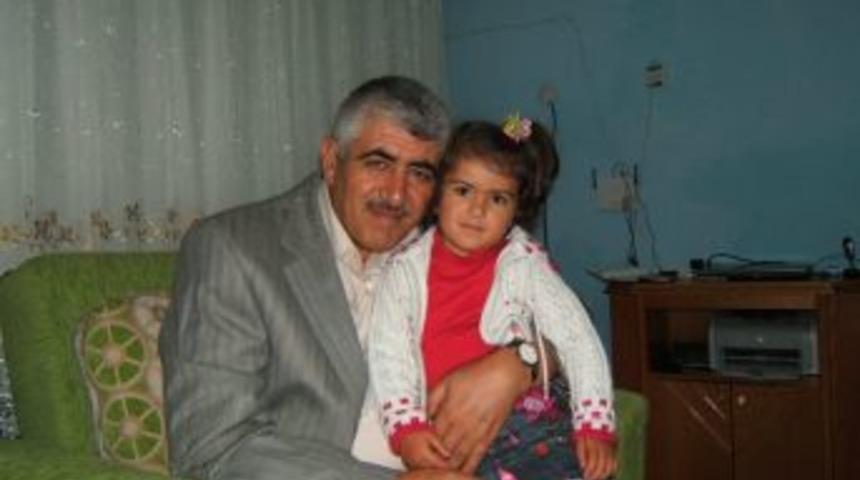 Deprem enkazından &ccedil;ıkarıldı, kalp krizinden &ouml;ld&uuml;