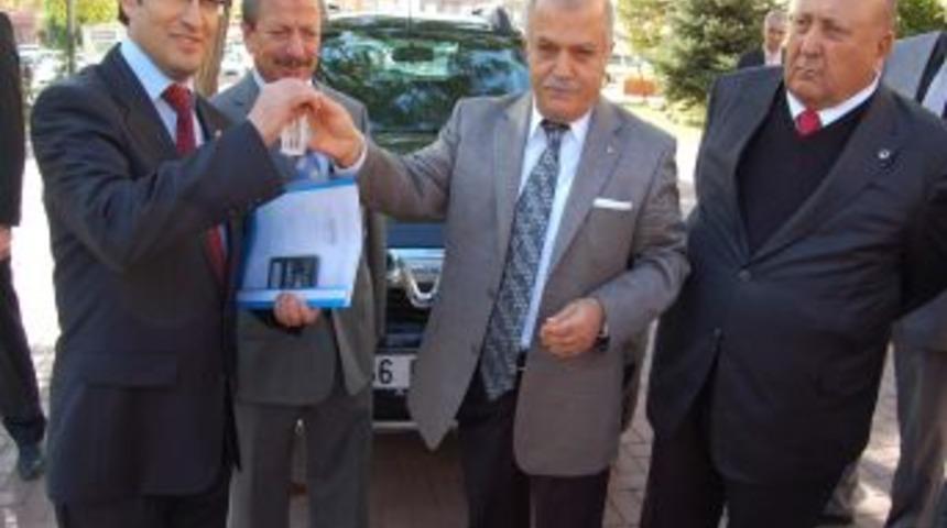 Hayırsever işadamı Şahin&rsquo;den Bozok &Uuml;niversitesi'ne ara&ccedil; bağışı