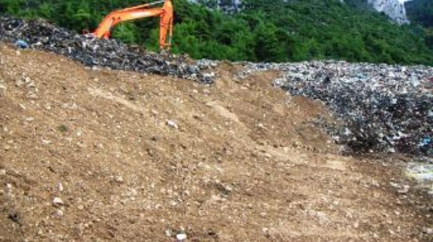 17 yıldır çöp depolama alanı olan Barakfakih, temizleniyor