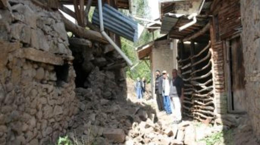 Art&ccedil;ı depremler k&ouml;yl&uuml;y&uuml; endişelendirdi