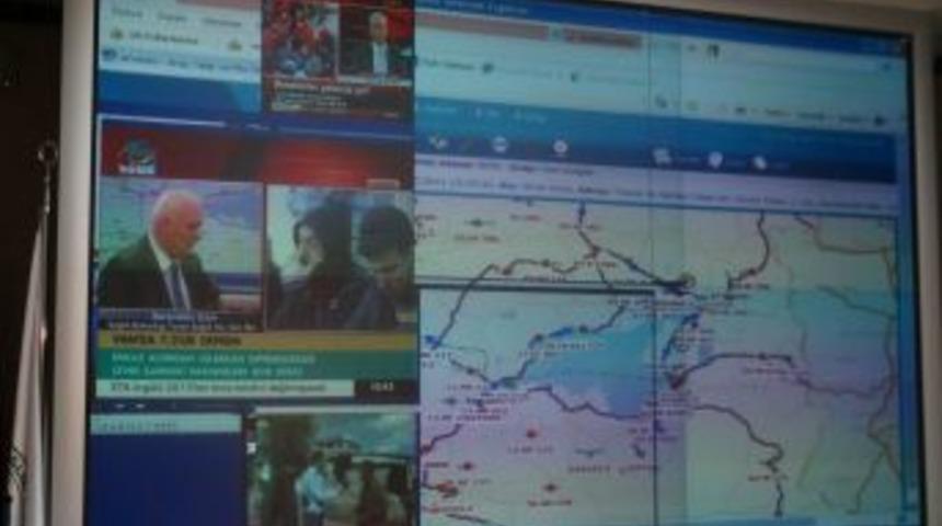 Sağlık Bakanlığı, Van&rsquo;daki depremzedelerle telsizle haberleşiyor