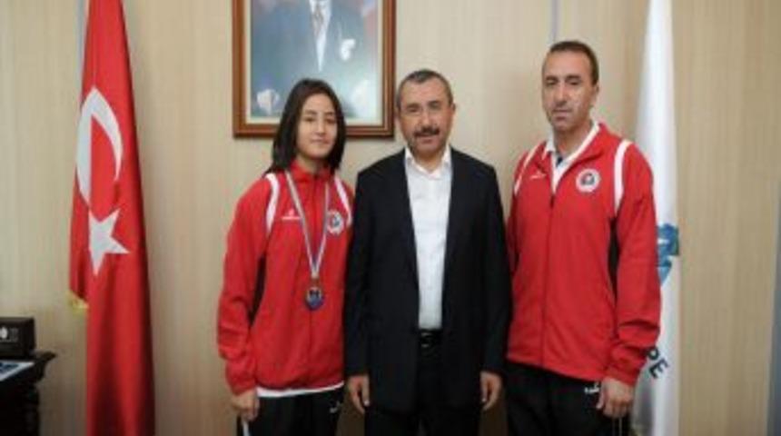 Altın Kız K&uuml;bra T&uuml;rkiye&rsquo;nin gururu oldu