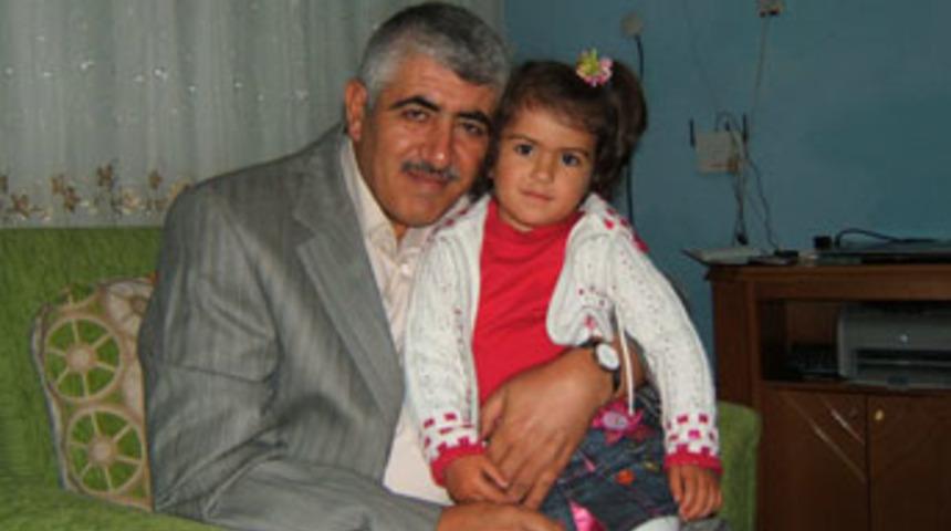 Enkazdan sağ &ccedil;ıkartıldı, kalp krizinden &ouml;ld&uuml;