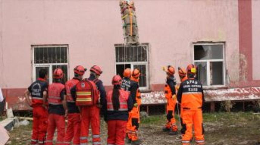 Kars&rsquo;ta 7 ilin AFAD ve UMKE ekiplerinin katıldığı tatbikat başarıyla noktalandı