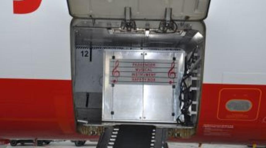 Atlasjet müzisyen yolcuları düşündü