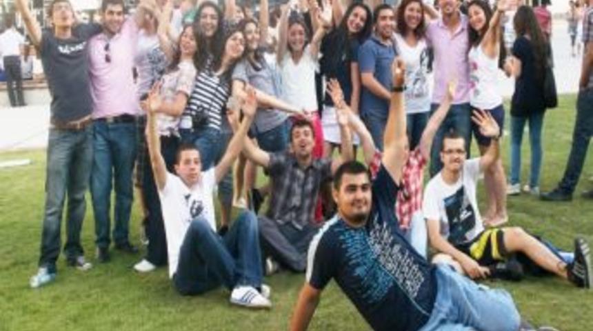 Gediz &Uuml;niversitesi her iki &ouml;ğrencisinden birisine burs veriyor