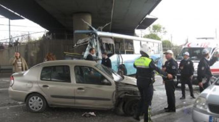 Yolcu otob&uuml;s&uuml; kaza yaptı:10 yaralı