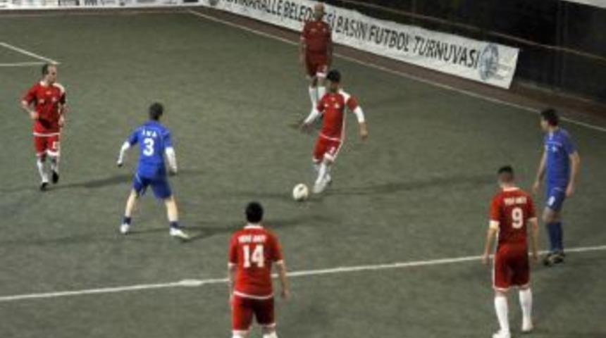 Yenimahalle Basın Futbol Turnuvası hızlı başladı