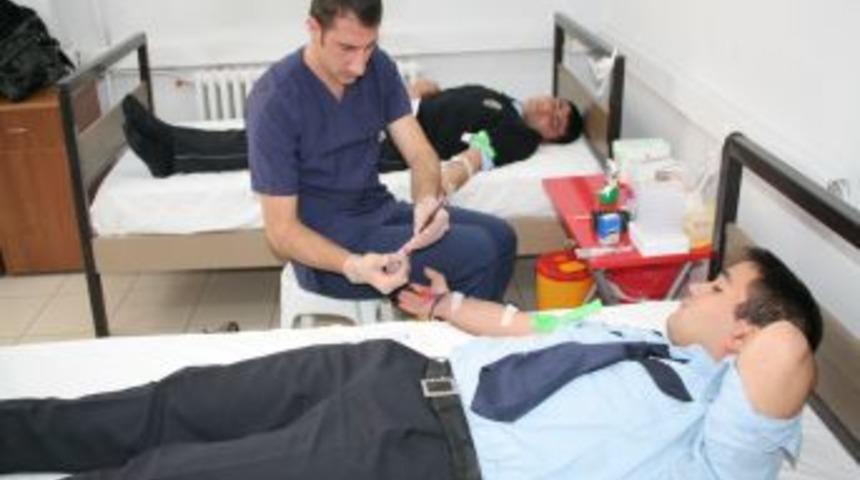 Vanlı depremzedelere Erzincan' dan kan bağışı