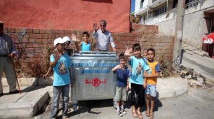 Karabağlar&rsquo;da &ccedil;&ouml;p konteynerleri yenileniyor