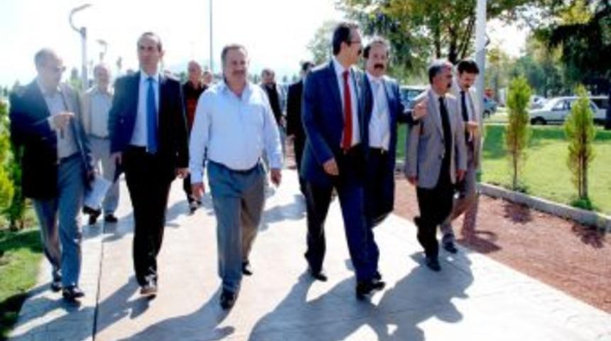 AK Parti'li Ünal, Ünye'de incelemelerde bulundu