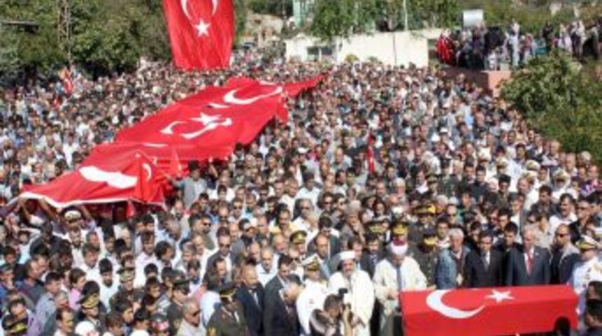 Şehit H&uuml;seyin Kıra&ccedil; Tarsus'ta toprağa verildi