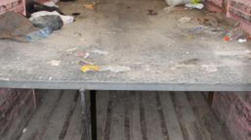 Kamyon kasasından 150 bin paket ka&ccedil;ak sigara ile 53 ka&ccedil;ak m&uuml;lteci &ccedil;ıktı