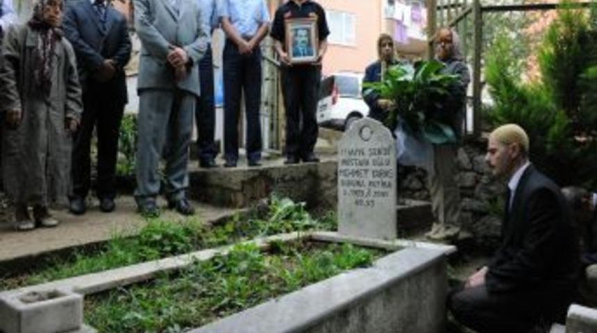 Meslektaşları, g&ouml;revi başında &ouml;len itfaiyeciyi unutmadı