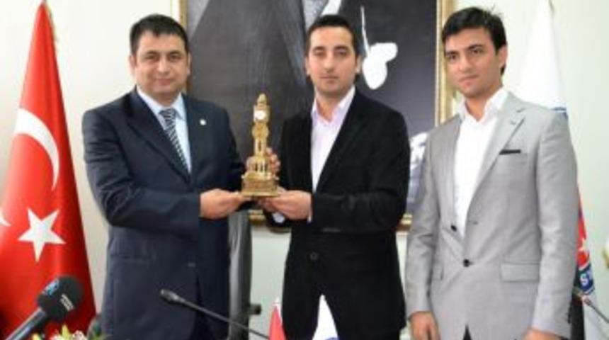 Prof. Dr. La&ccedil;iner 'Yılın Rekt&ouml;r&uuml;' se&ccedil;ildi