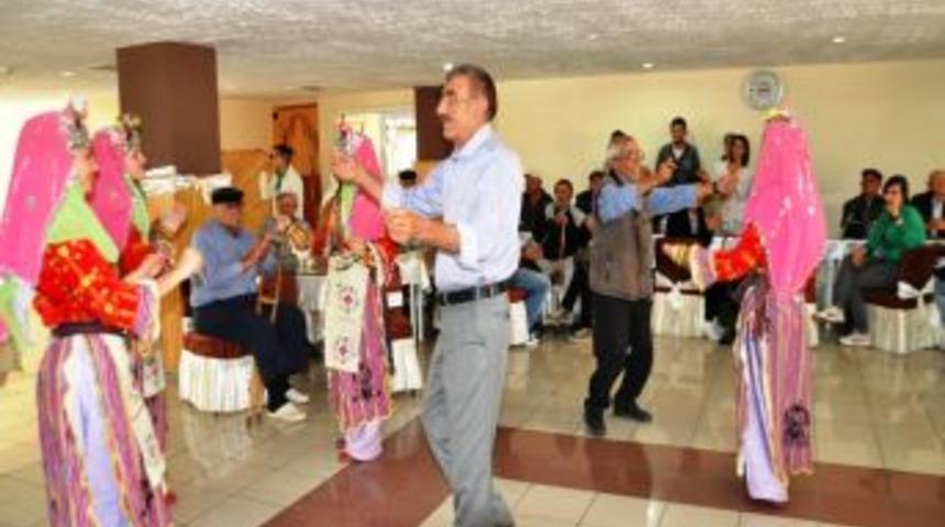 Bug&uuml;n&uuml;n gen&ccedil;leri d&uuml;n&uuml;n gen&ccedil;leriyle buluştu