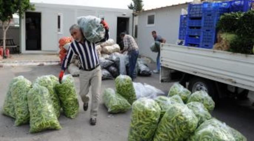Antalya&rsquo;dan Van&rsquo;a 12 ton yaş sebze meyve g&ouml;nderildi