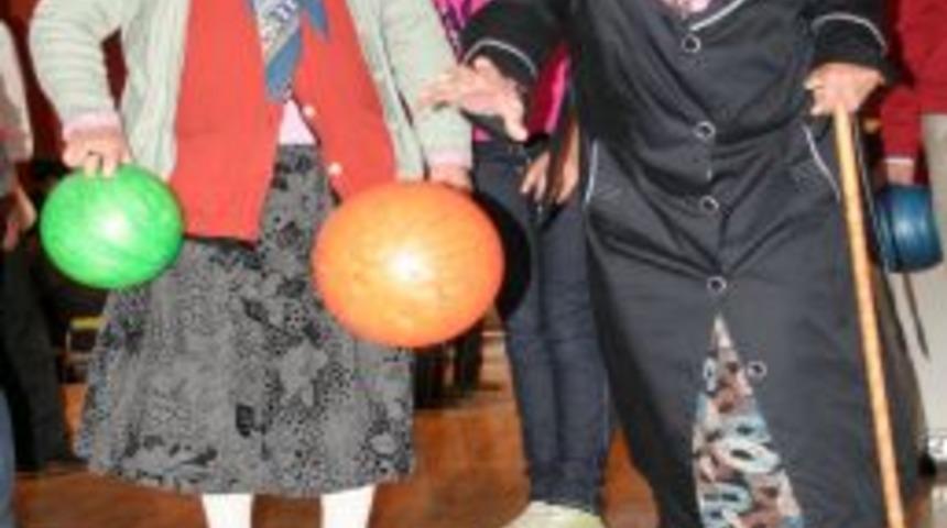 D&uuml;nya Yaşlılar G&uuml;n&uuml;'nde &ccedil;ocuklar gibi eğlendiler