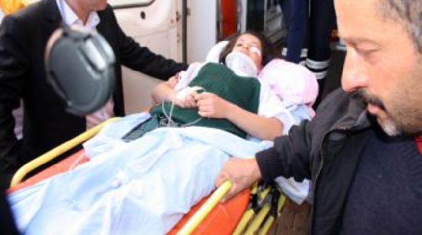 Kars'ta &ouml;ğrenci servisi kamyonun altına girdi: 4 &ouml;l&uuml;, 6'sı ağır 24 yaralı