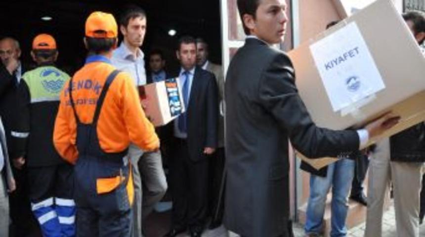 Pendik Belediyesi'nin yardım TIR'ı yola &ccedil;ıktı