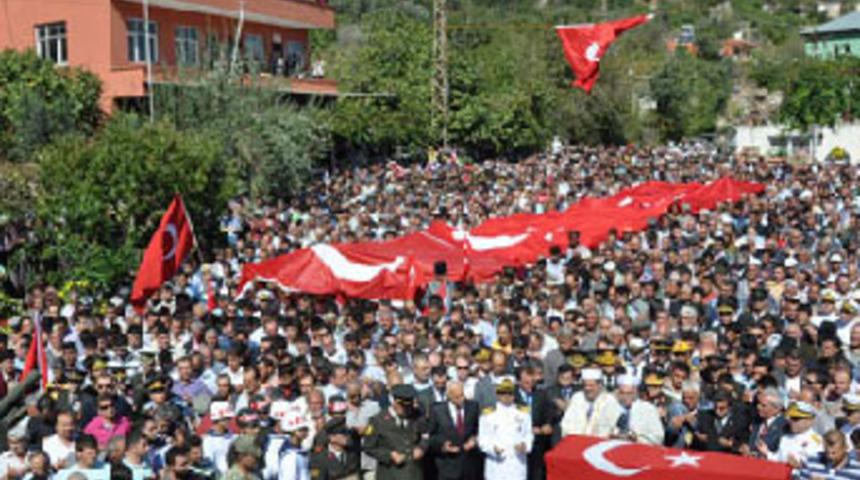 Şehit cenazesinde AK Parti'ye tepki