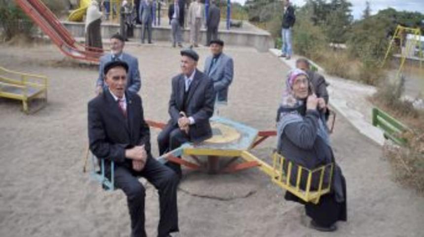 Huzurevi sakinleri &ccedil;ocukluklarını yeniden yaşadı