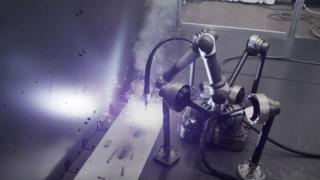 'Kaynakçı robot' sosyal medyada gündem oldu: Ne duvar ne de tavan dinliyor, hepsinde örümcek gibi geziyor!