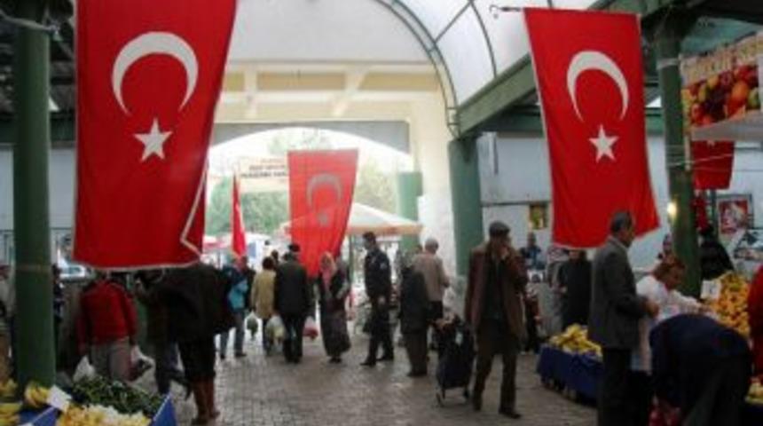 Burhaniyeli pazarcılar şehitleri unutmadı