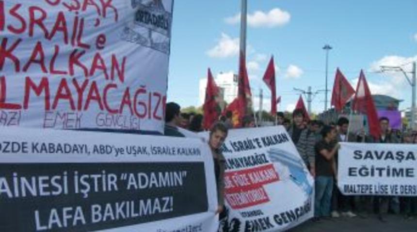 Beyoğlu&rsquo;nda 'f&uuml;ze kalkanı' protestosu