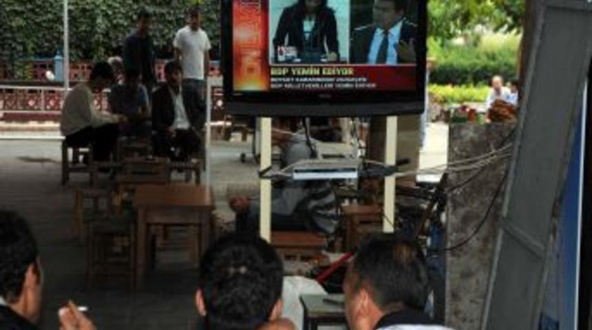 Diyarbakırlılar, BDP&rsquo;lilerin yemin etmesini ilgiyle izledi