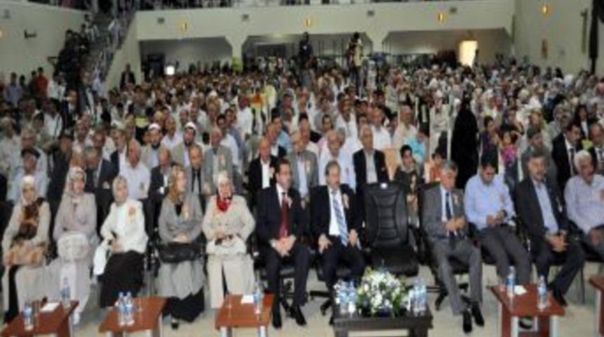 Hafızlar ta&ccedil; giydi