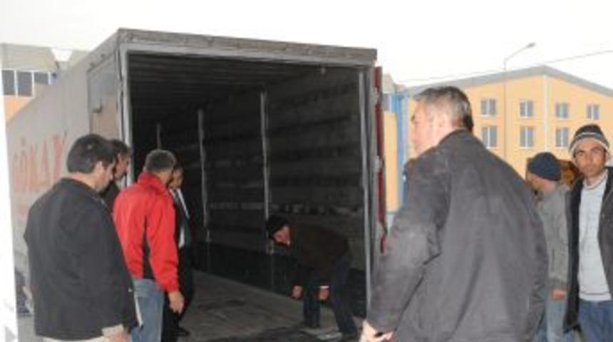 &Ccedil;orum'dan Van'a 3 TIR yardım ile sağlık ekibi g&ouml;nderildi