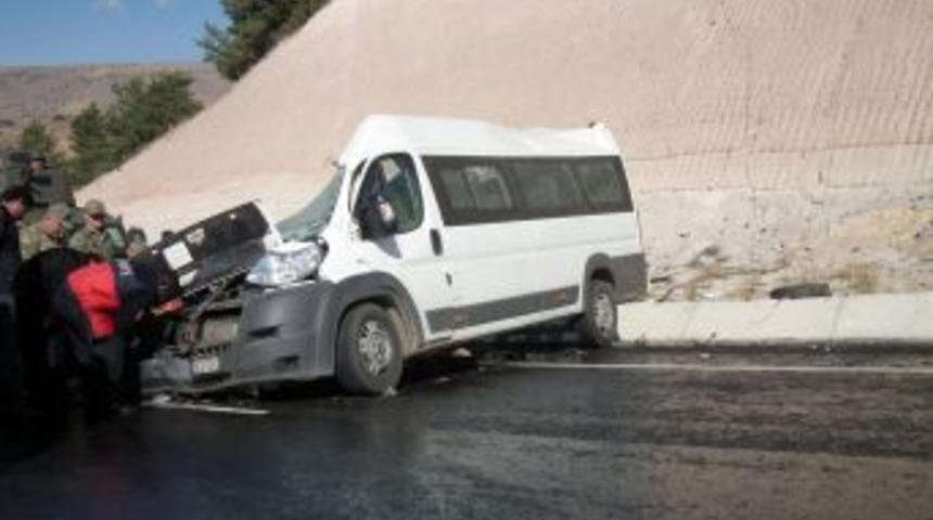 Duble yolda yaşanan kazada &ouml;len 4 &ouml;ğrenci defnedildi.