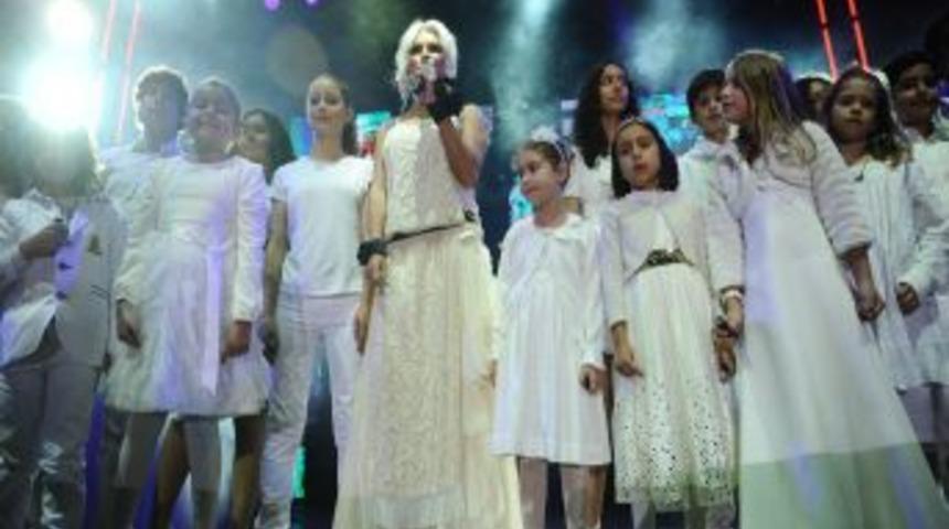 Ajda Pekkan Somali yararına konser verdi
