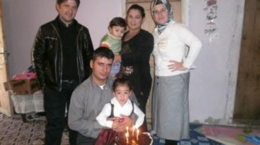 Zehra &ouml;ğretmen, ilk g&ouml;rev yeri Er&ccedil;iş'de depremde hayatını kaybetti