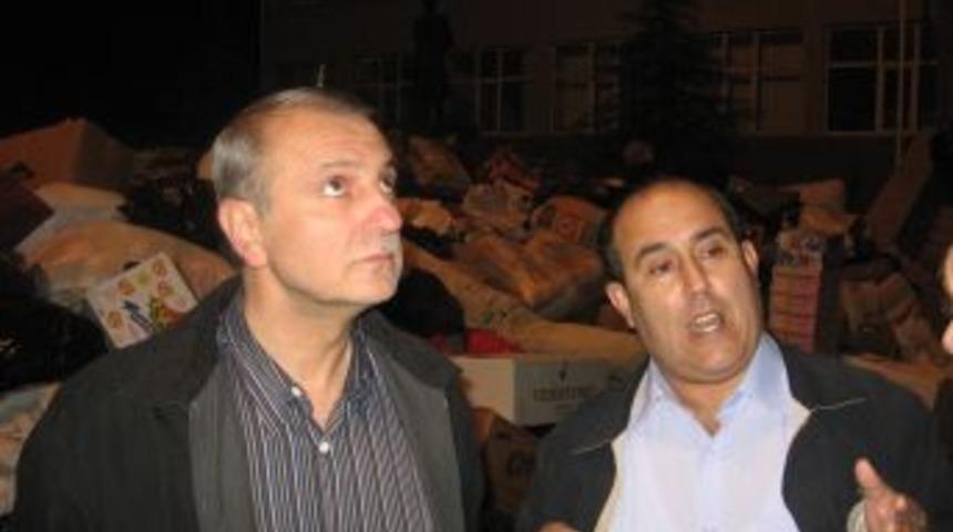 Simavlılar ilk yardım konvoyunu Van'a g&ouml;nderdi