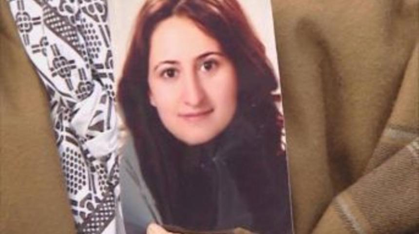 &Ouml;ğretmen kızını, yanında getirdiği fotoğrafıyla sokak sokak arıyor