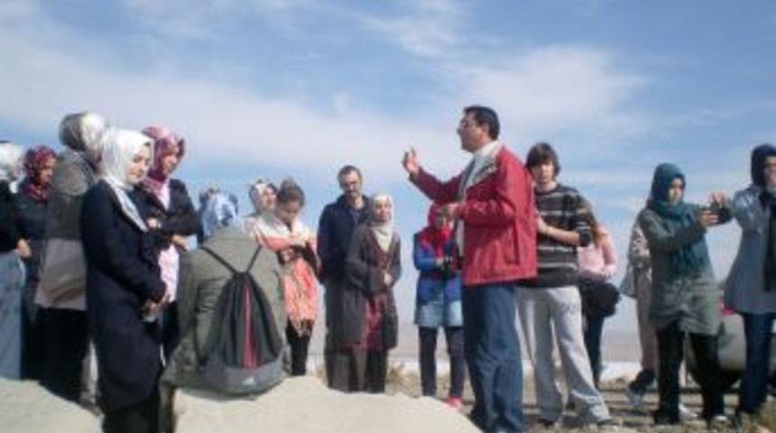 T&uuml;rkiye Diyanet Vakfı Tuz G&ouml;l&uuml;&rsquo;n&uuml; gezdi