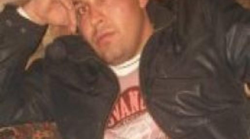 Umutlarını &ccedil;ocukluk arkadaşı s&ouml;nd&uuml;rd&uuml;